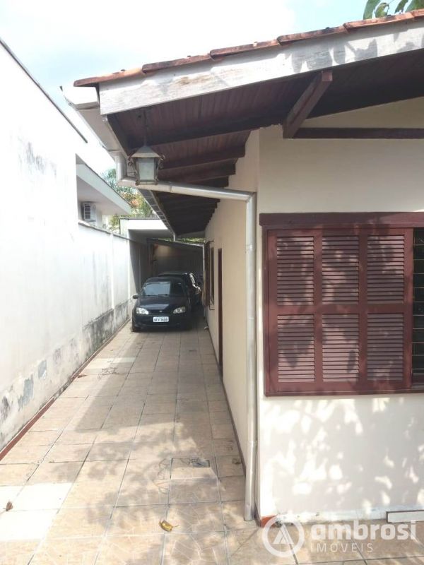 CASA 01 SUITE + 03 QTOS - BAIRRO MALUCHE