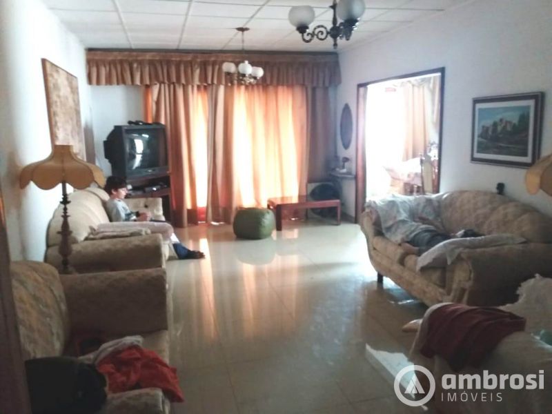 CASA 01 SUITE + 03 QTOS - BAIRRO MALUCHE