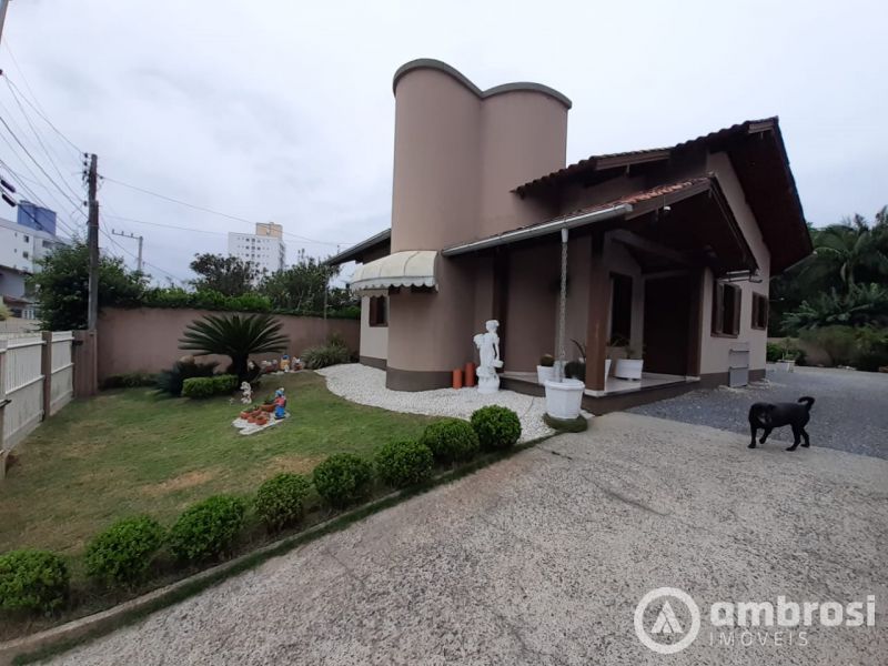 Casa de 3 quartos, 265m² no bairro São Luiz, em Brusque | Eu Corretor