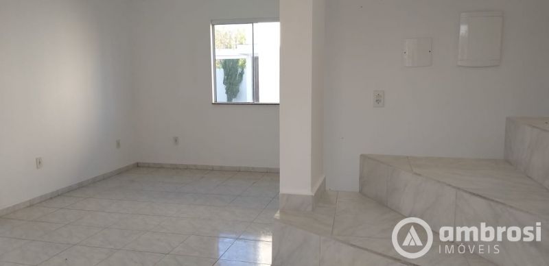 CASA 01 SUITE + 02 QTOS  - CONDOMINIO COM PISCINA 