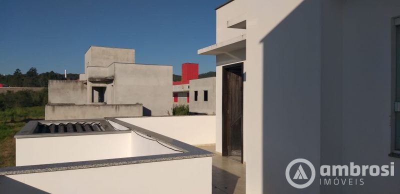 CASA 01 SUITE + 02 QTOS  - CONDOMINIO COM PISCINA 