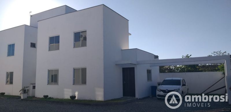 CASA 01 SUITE + 02 QTOS  - CONDOMINIO COM PISCINA 