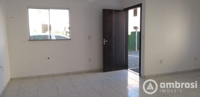 CASA 01 SUITE + 02 QTOS  - CONDOMINIO COM PISCINA 