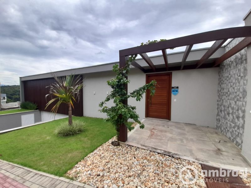 Casa de 3 quartos, 363m² no bairro Primeiro de Maio, em Brusque | Eu Corretor