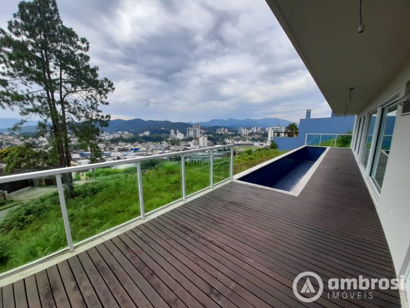 Casa de 3 quartos, 363m² no bairro Primeiro de Maio, em Brusque | Eu Corretor