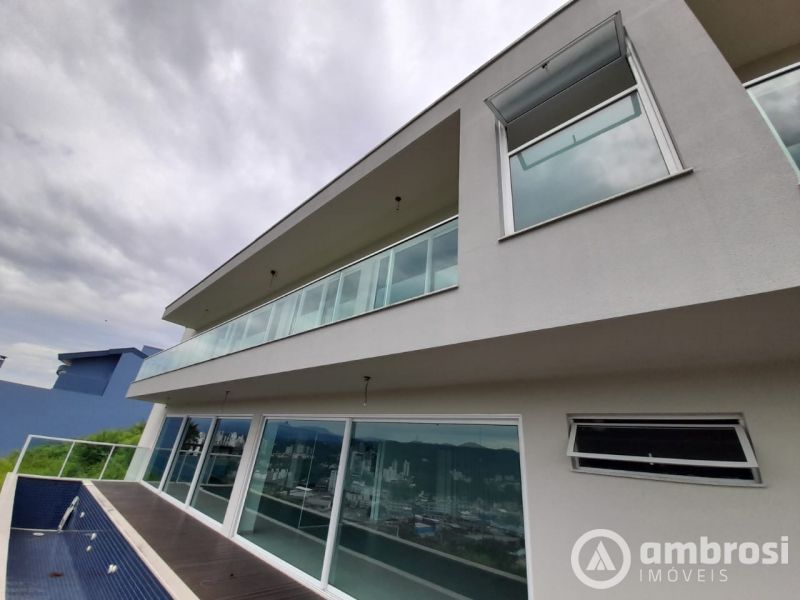 Casa de 3 quartos, 363m² no bairro Primeiro de Maio, em Brusque | Eu Corretor