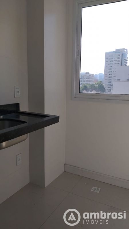 APTO COM 3 SUITES - CENTRO - SEMI MOBILIADO 