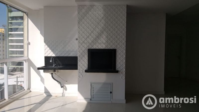 APTO COM 3 SUITES - CENTRO - SEMI MOBILIADO 