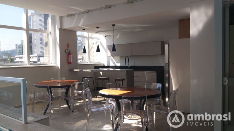 APTO COM 3 SUITES - CENTRO - SEMI MOBILIADO 