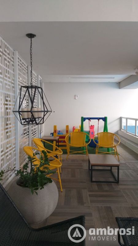APTO COM 3 SUITES - CENTRO - SEMI MOBILIADO 