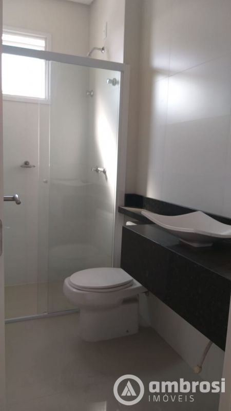 APTO COM 3 SUITES - CENTRO - SEMI MOBILIADO 