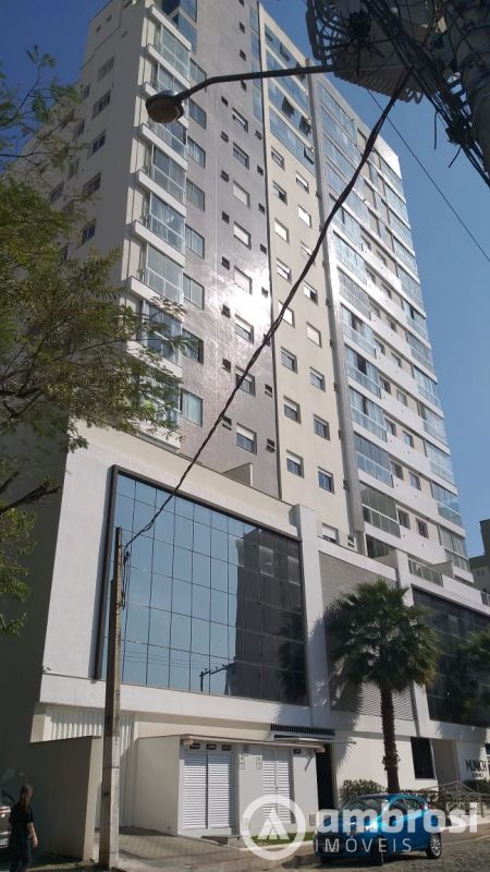 APTO COM 3 SUITES - CENTRO - SEMI MOBILIADO 
