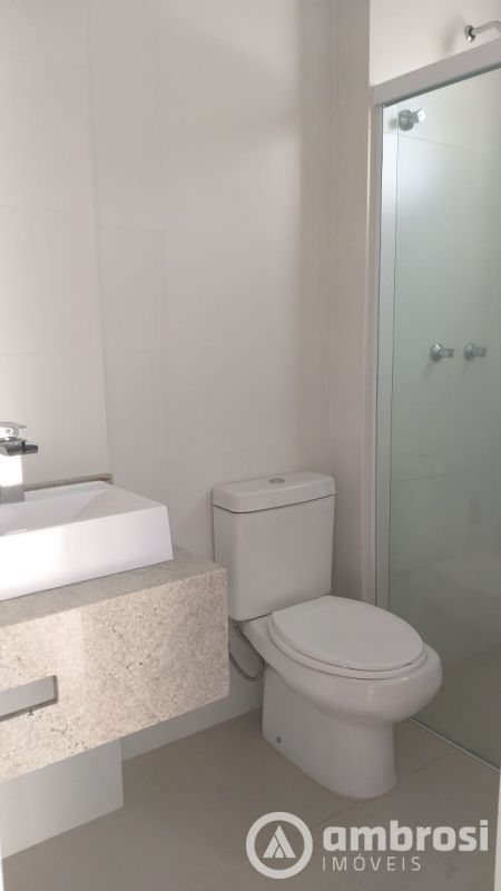 APTO COM 3 SUITES - CENTRO - SEMI MOBILIADO 
