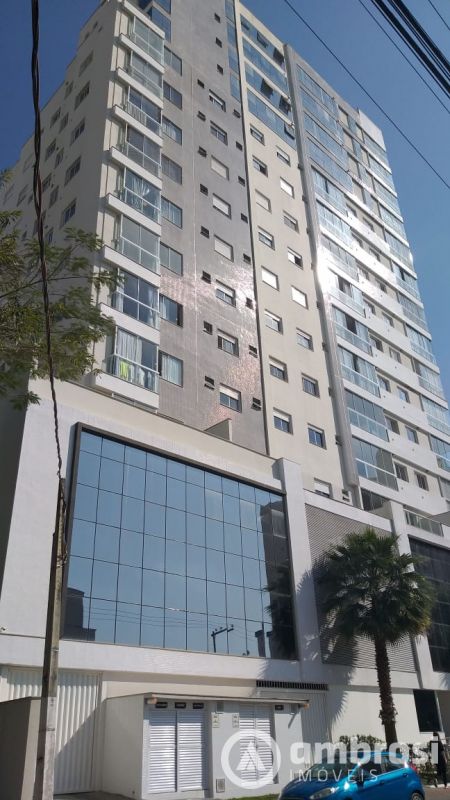 APTO COM 3 SUITES - CENTRO - SEMI MOBILIADO 