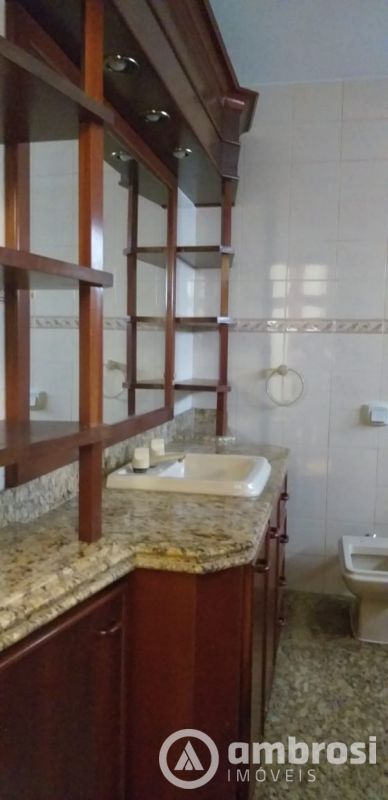 CASA 02 SUITES + 02 QTOS - SEMI MOBILIADA - GUARANI 