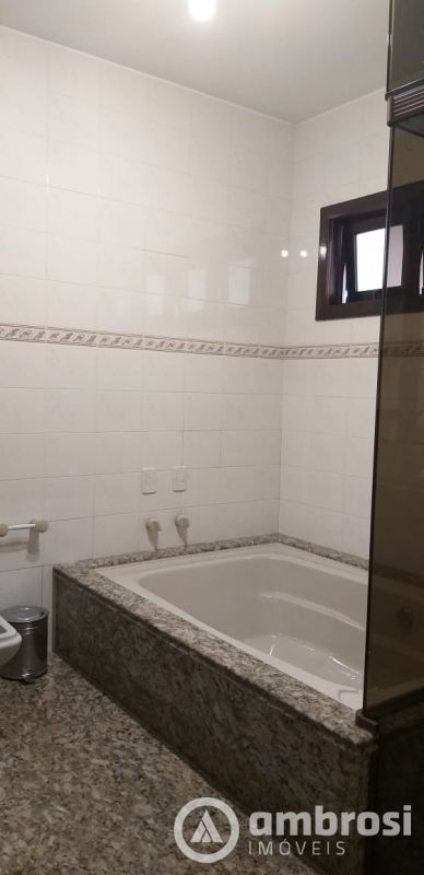 CASA 02 SUITES + 02 QTOS - SEMI MOBILIADA - GUARANI 