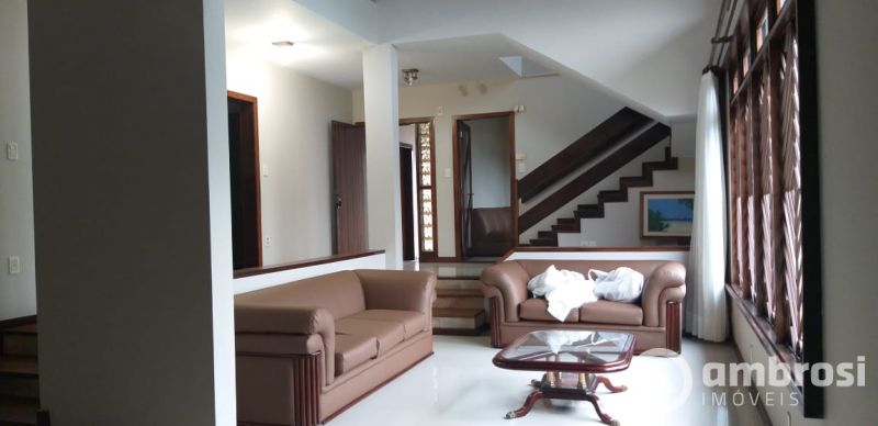 CASA 02 SUITES + 02 QTOS - SEMI MOBILIADA - GUARANI 