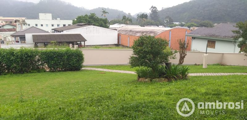 CASA 02 SUITES + 02 QTOS - SEMI MOBILIADA - GUARANI 