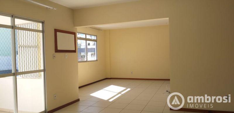 APTO 01 SUITE + 02 QTOS + DEPENDENCIA - CENTRO 