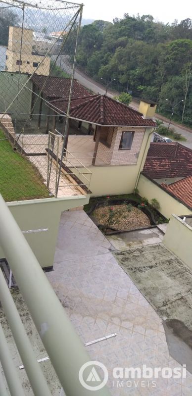 CASA 01 SUITE + 03 QTOS - SEMI MOBILIADA - BAIRRO JARDIM MALUCHE 