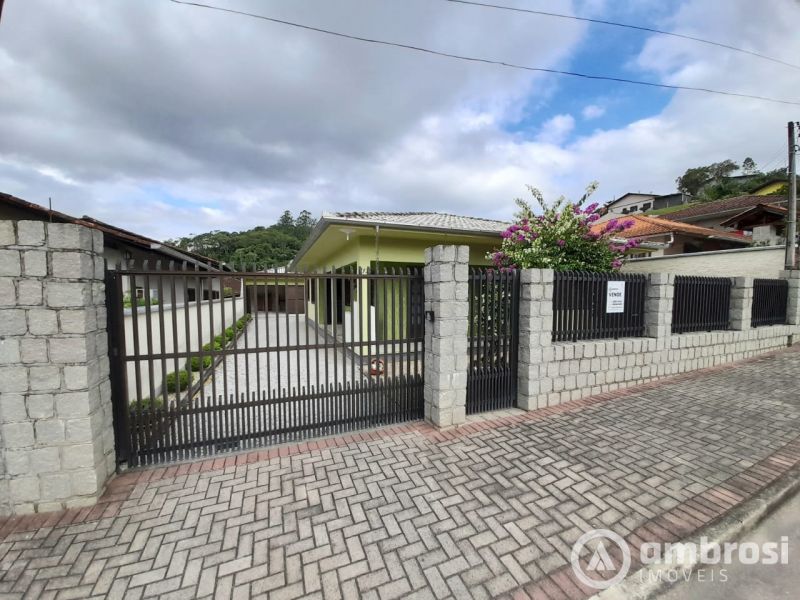 Excelente casa no bairro Dom Joaquim - Negocia com  apartamento de menor valor
