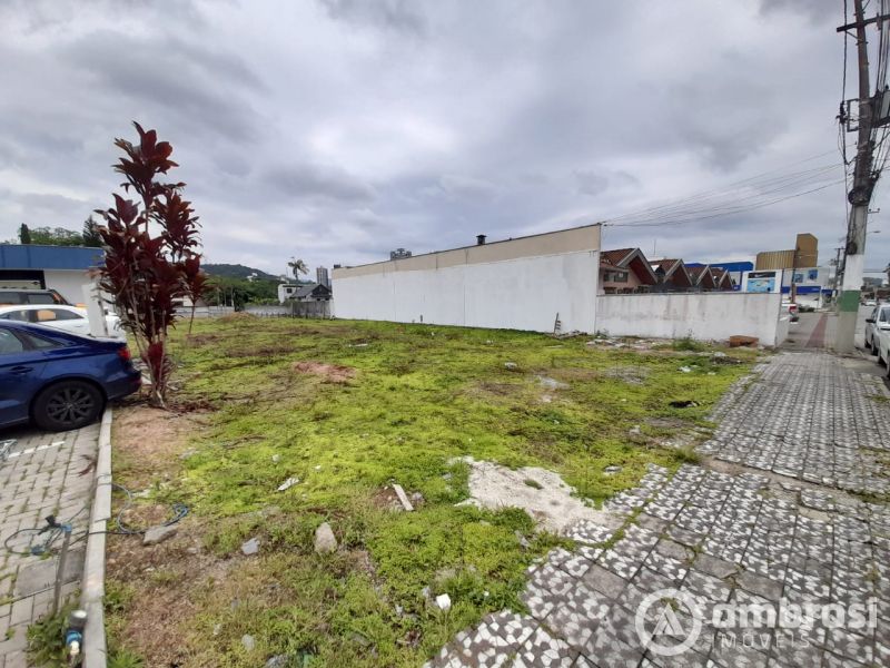 EXCELENTE TERRENO COMERCIAL - FRENTE PARA 2 RUAS