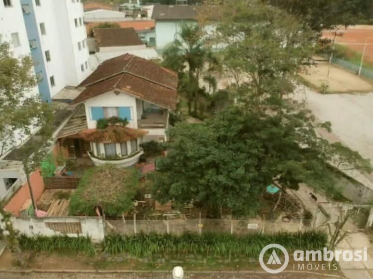 Imóvel com 630 m2,  Bairro Nobre de Brusque - Aceita permuta 
