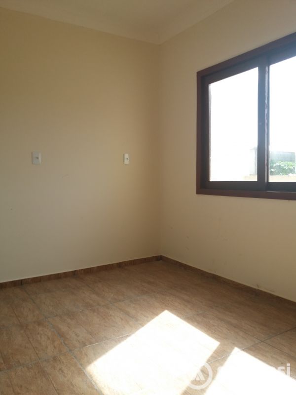 CASA COM 3 QTOS - DOM JOAQUIM 