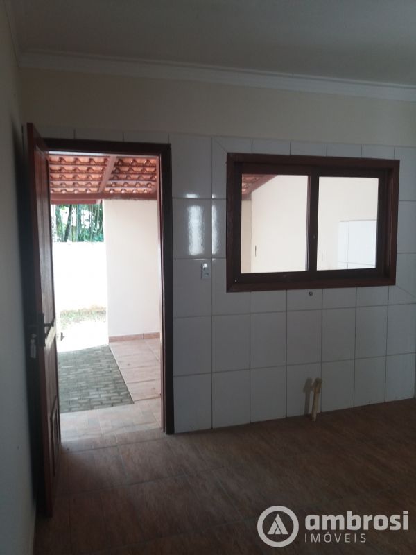 CASA COM 3 QTOS - DOM JOAQUIM 