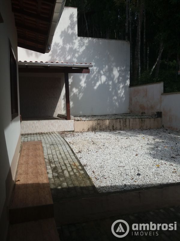 CASA COM 3 QTOS - DOM JOAQUIM 