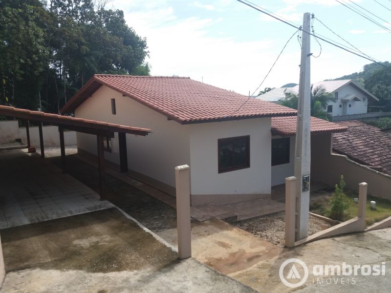 CASA COM 3 QTOS - DOM JOAQUIM 