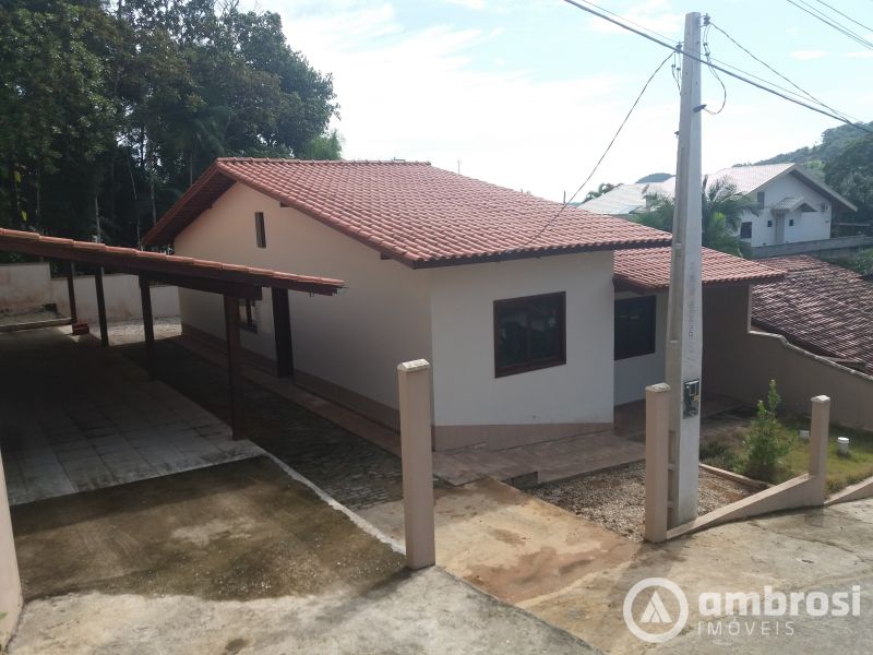 CASA COM 3 QTOS - DOM JOAQUIM 