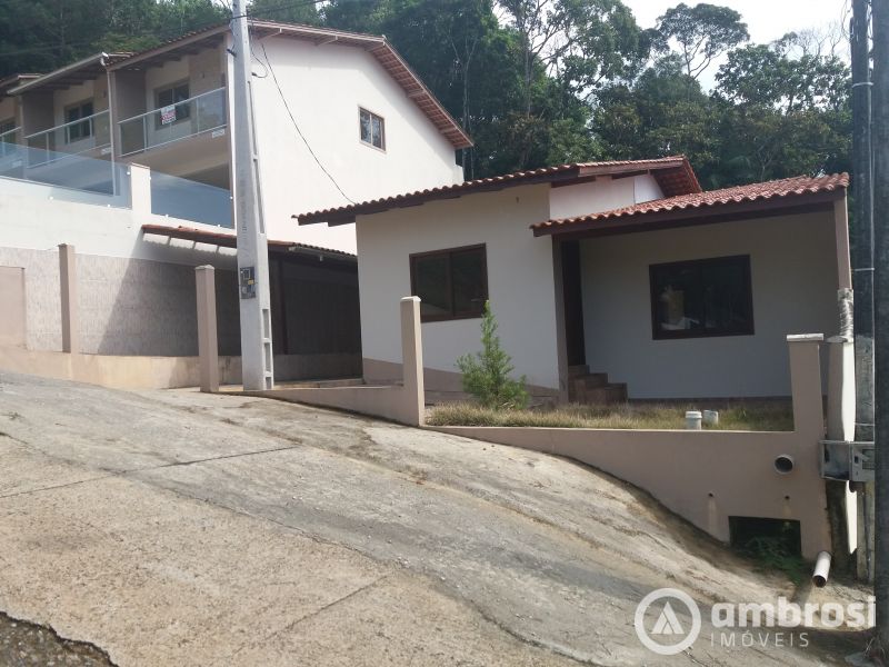 CASA COM 3 QTOS - DOM JOAQUIM 