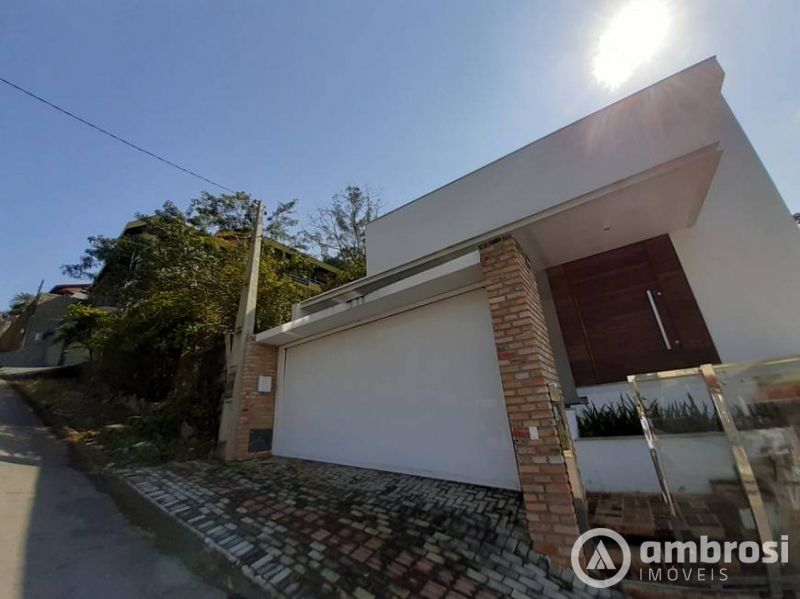 Casa de Alto Padrão Recém Construída