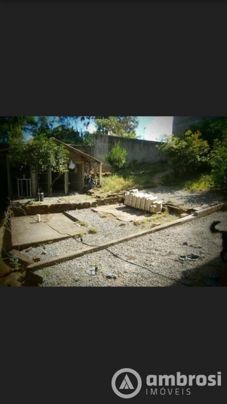 Duas casas em um só terreno próximo ao Stop Shop e Fip