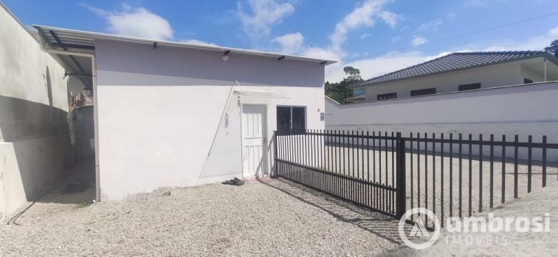 Oportunidade Para Investidor !!! 3 Casas no Mesmo Terreno