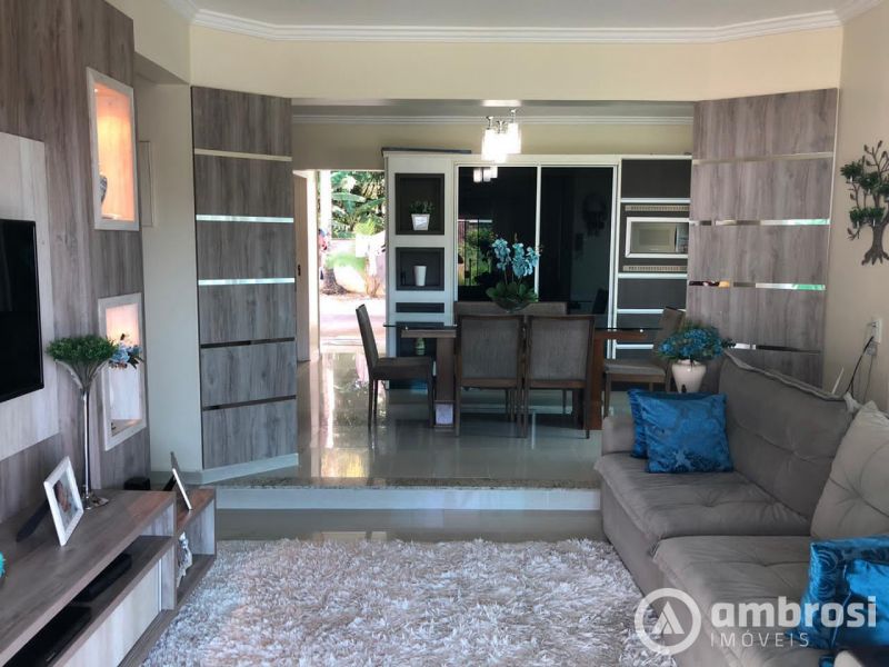 Casa de 5 quartos, 194m² no bairro Planalto, em Brusque | Eu Corretor