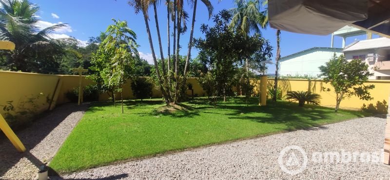 Bela Casa e Muito Espaçosa - Bairro Bateas 