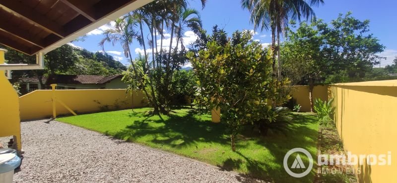 Bela Casa e Muito Espaçosa - Bairro Bateas 
