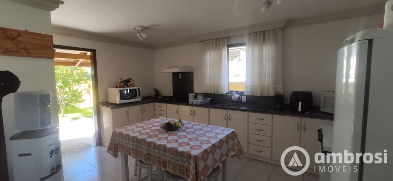Bela Casa e Muito Espaçosa - Bairro Bateas 