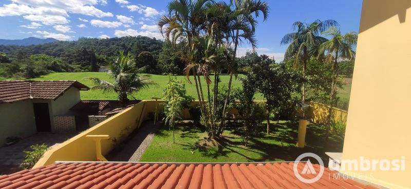 Bela Casa e Muito Espaçosa - Bairro Bateas 