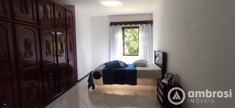 Bela Casa e Muito Espaçosa - Bairro Bateas 