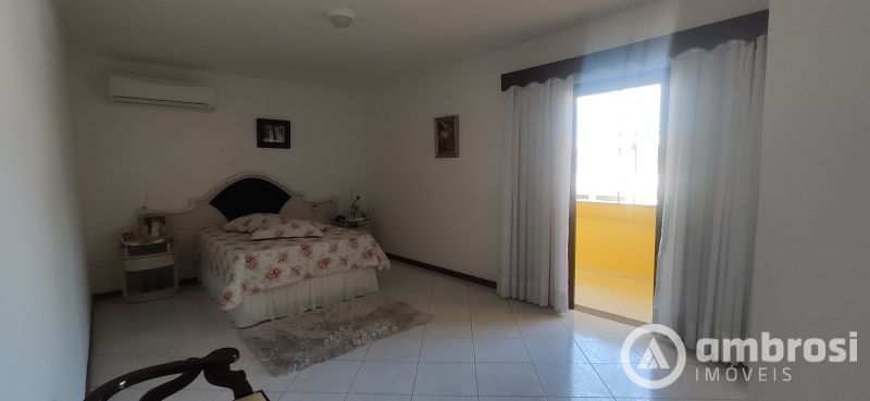 Bela Casa e Muito Espaçosa - Bairro Bateas 