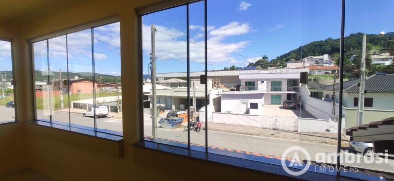 Bela Casa e Muito Espaçosa - Bairro Bateas 
