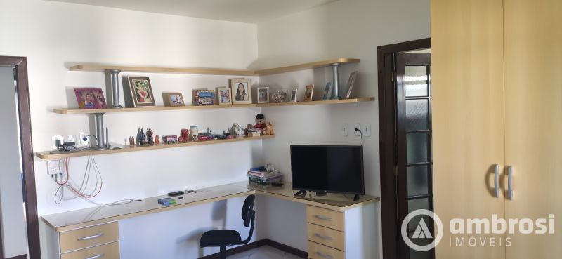 Bela Casa e Muito Espaçosa - Bairro Bateas 