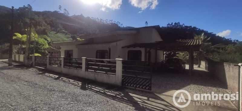 Casa Mobiliada em Local Tranquilo e com Muito Espaço 