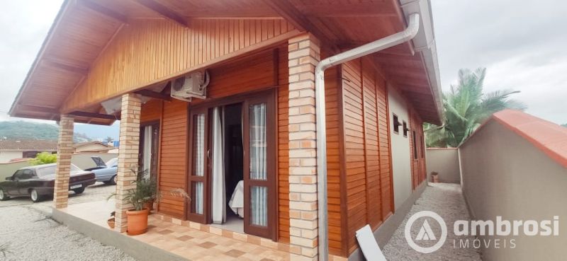 Charmosa Casa em Lugar Tranquilo !!