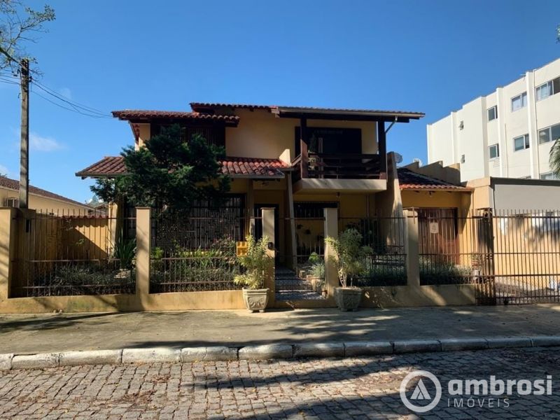 Ampla Casa no Jardim Maluche com Excelente Localização.