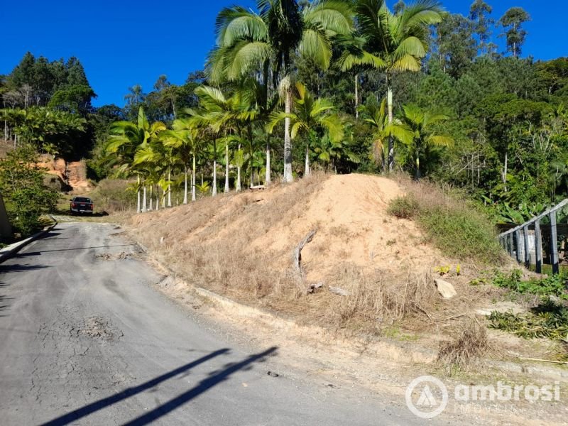 Amplo terreno no bairro Cedrinho 
