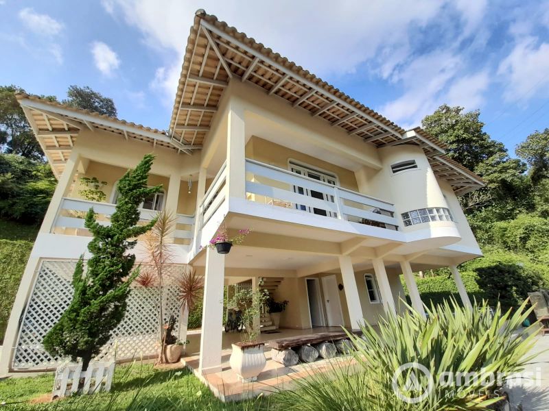 Casa com piscina próximo ao Centro de Brusque